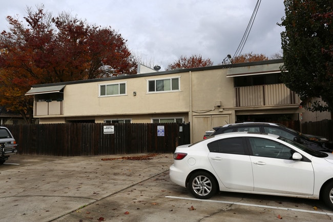 14th & Q Street Apartments in Sacramento, CA - Foto de edificio - Building Photo