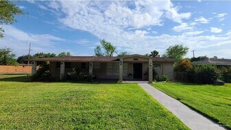 3 West St in McAllen, TX - Building Photo