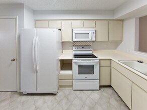 6534 E Hill Dr in Austin, TX - Building Photo - Building Photo