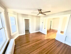 76 Rose St, Unit 3 in Bridgeport, CT - Foto de edificio - Building Photo