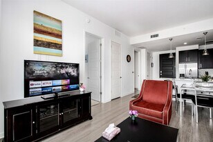 1905 Holcombe Blvd in Houston, TX - Building Photo