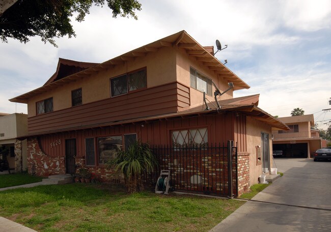 9628 Dearborn Ave in South Gate, CA - Foto de edificio - Building Photo