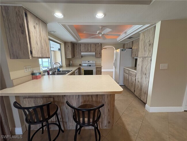 3929 SE 10th Ave in Cape Coral, FL - Building Photo - Building Photo