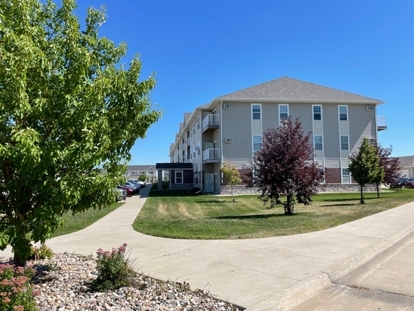 Willowbrooke Lodge in Minot, ND - Building Photo