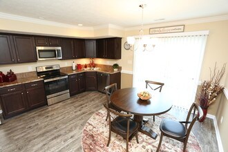Avalon Springs Apartments in Louisville, KY - Foto de edificio - Interior Photo