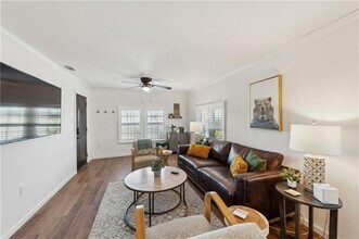 818 Hines Ave in Waco, TX - Foto de edificio - Building Photo
