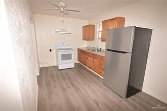 401 N Bethel St in Roma, TX - Building Photo - Building Photo