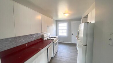 817 W Ridge Rd in Peoria, IL - Building Photo - Building Photo
