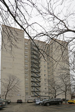 Jeffery Cyril Apartments in Chicago, IL - Foto de edificio - Building Photo