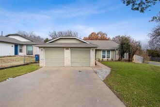 1900 Gracy Farms Ln in Austin, TX - Building Photo - Building Photo