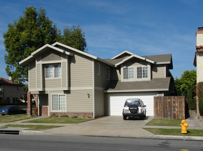 4001 Farquhar Ave in Los Alamitos, CA - Building Photo - Building Photo