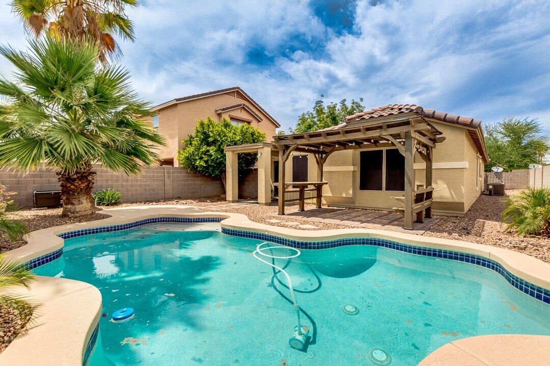 1283 E Clifton Ave in Gilbert, AZ - Building Photo
