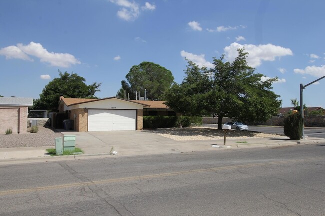 property at 3400 E Glen Dr