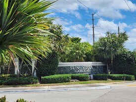 5686 Rock Island Rd, Unit # 102 in Tamarac, FL - Building Photo