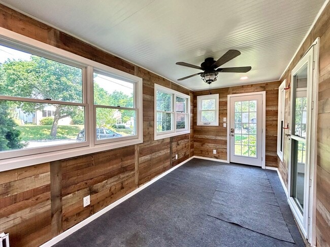 727 Emerald Ave NE in Grand Rapids, MI - Foto de edificio - Building Photo