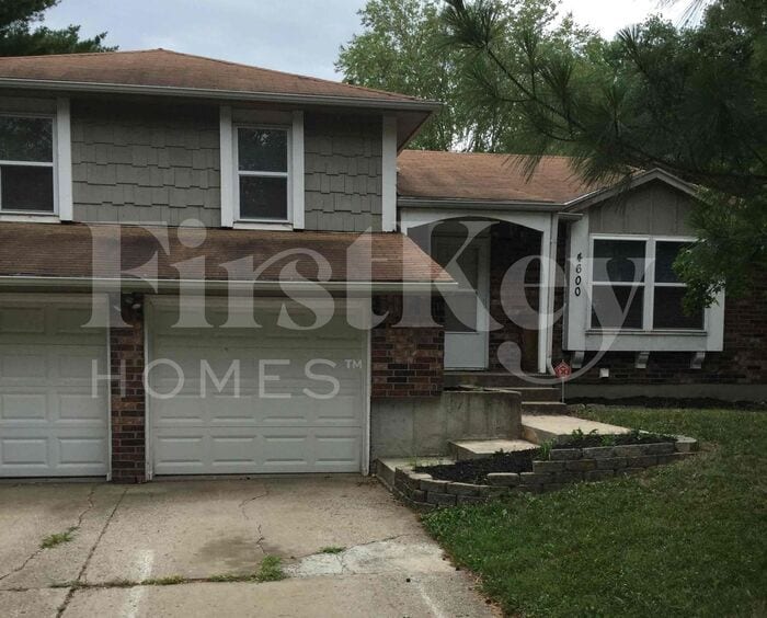 4600 NW Amesbury Pl in Blue Springs, MO - Building Photo