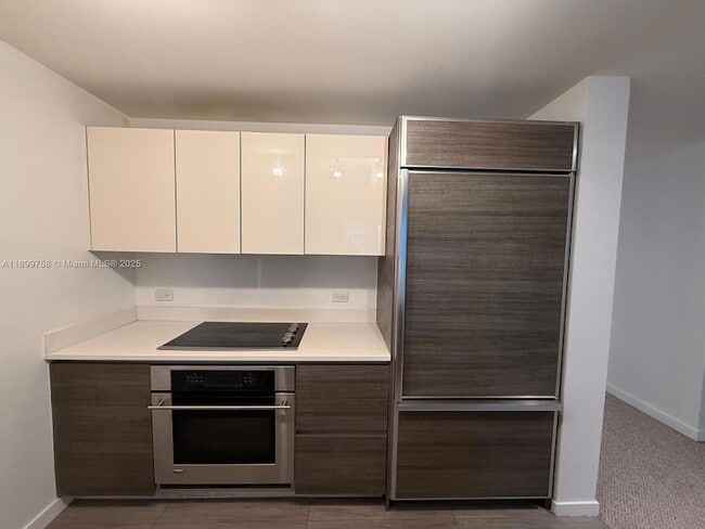 1100 S Miami Ave, Unit 2303 in Miami, FL - Foto de edificio - Building Photo