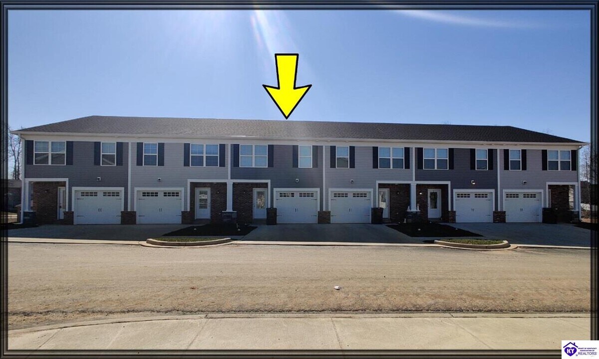 604 Moscato Cir in Vine Grove, KY - Building Photo