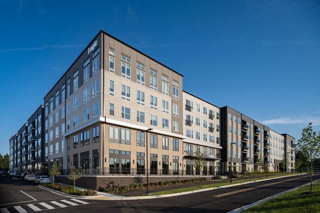 Logic at White Oak in Silver Spring, MD - Foto de edificio - Building Photo