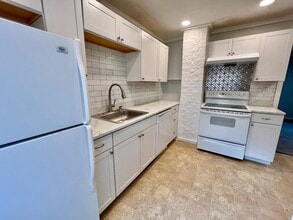 1211 Dickson Ave in Hanahan, SC - Building Photo - Building Photo