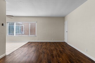 731 Orange Ave, Unit 15 in Long Beach, CA - Building Photo - Building Photo