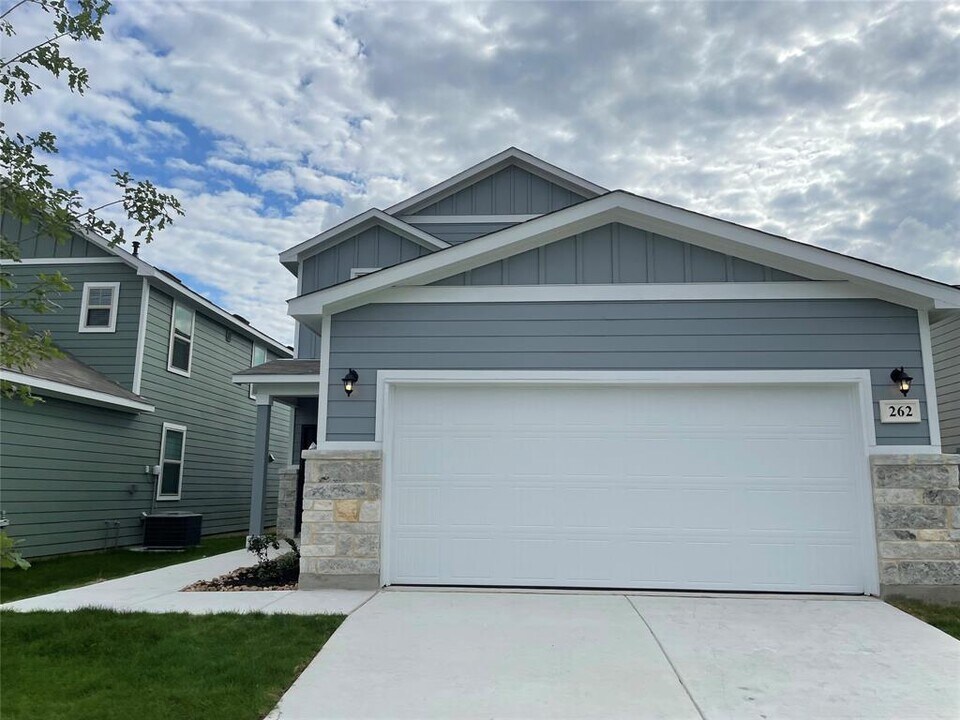 262 Jaycen Ln in New Braunfels, TX - Building Photo