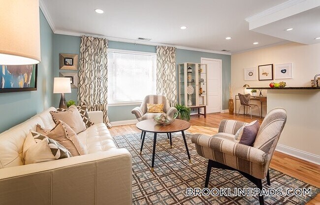 10 Gerry Rd in Brookline, MA - Building Photo - Building Photo
