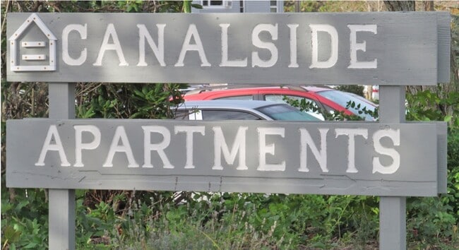 Canalside in Bourne, MA - Foto de edificio - Building Photo