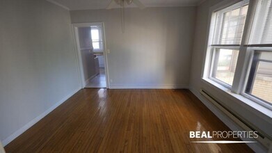 1121 W Oakdale Ave in Chicago, IL - Building Photo - Building Photo
