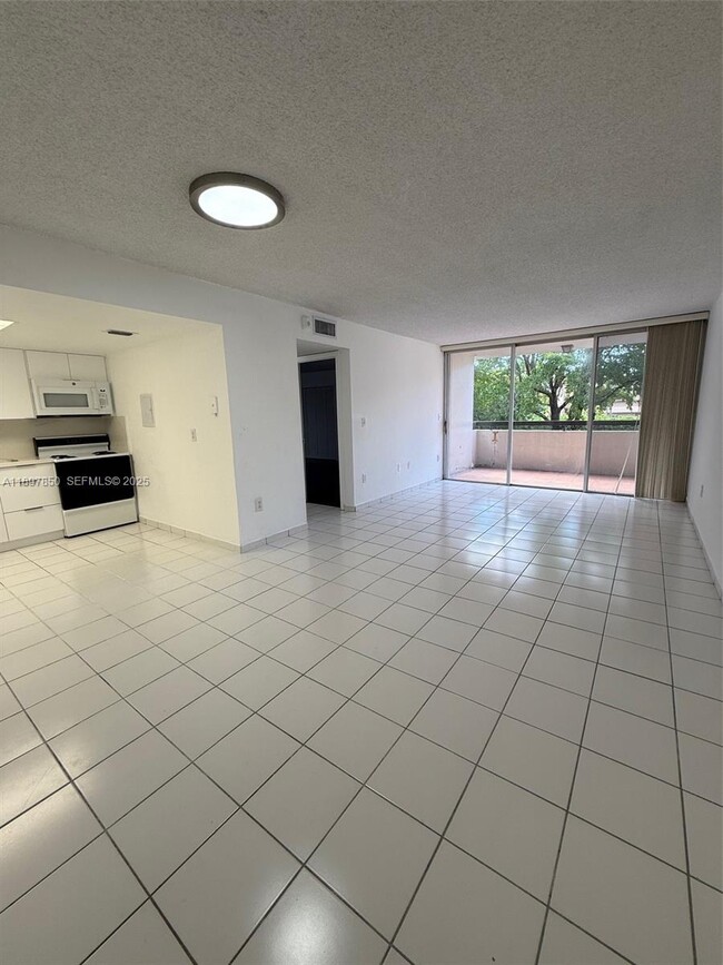 802 NW 87th Ave in Miami, FL - Building Photo - Building Photo