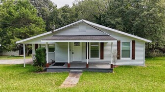 74 Rountree Rd in Riverdale, GA - Building Photo
