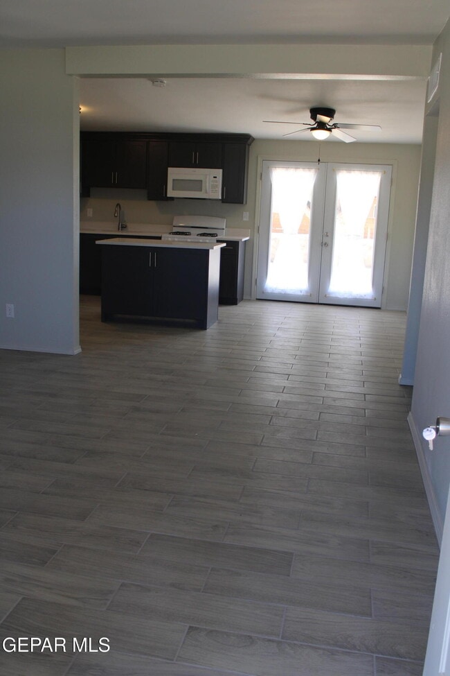 10465 Omega Cir in El Paso, TX - Building Photo - Building Photo