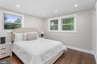 6 Ryan Rd in Cranbury, NJ - Building Photo