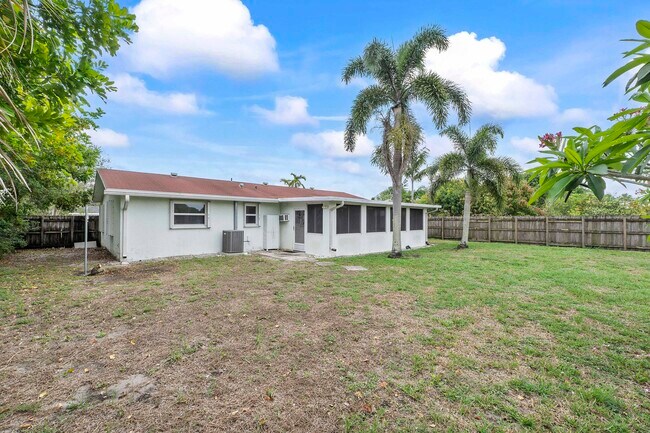 8095 E St John Ave in Boynton Beach, FL - Building Photo - Building Photo