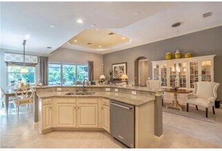 7739 Martino Cir in Naples, FL - Foto de edificio - Building Photo