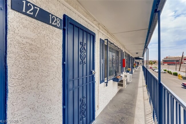 4600 University Center Dr in Las Vegas, NV - Building Photo - Building Photo