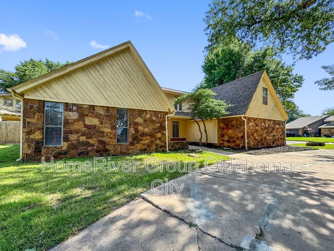 property at 1901 Norwich Cir