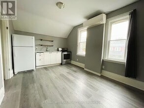 28-28 Mary St in Brantford, ON - Building Photo - Building Photo