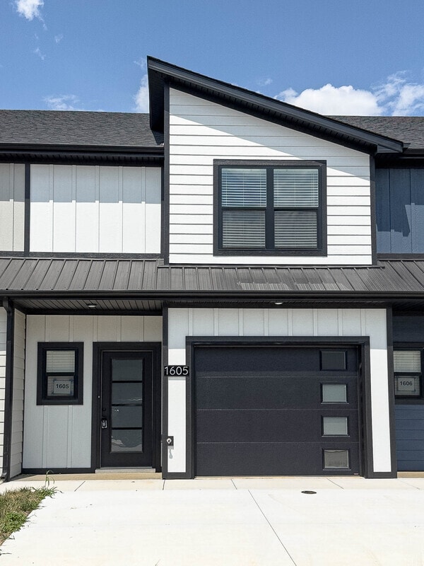 property at 1605 Jonathan Wade Cir
