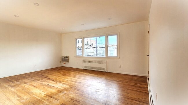 412 72nd St in North Bergen, NJ - Building Photo - Building Photo