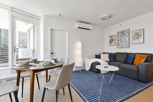 188 Keefer Pl in Vancouver, BC - Building Photo
