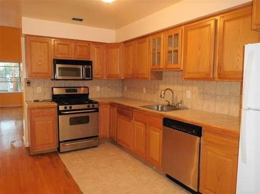 27 Jewett Ave in Jersey City, NJ - Building Photo - Building Photo