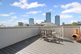 720 E 1st St in Fort Worth, TX - Foto de edificio - Building Photo