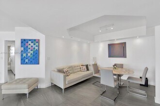 3598 Yacht Club Dr in Aventura, FL - Foto de edificio - Building Photo