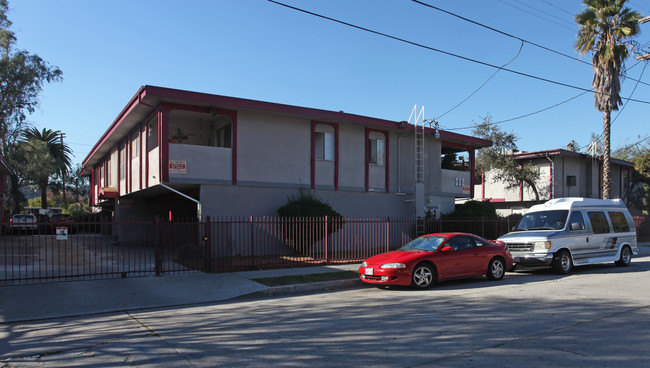 358-376 Leslie Way in Los Angeles, CA - Foto de edificio - Building Photo