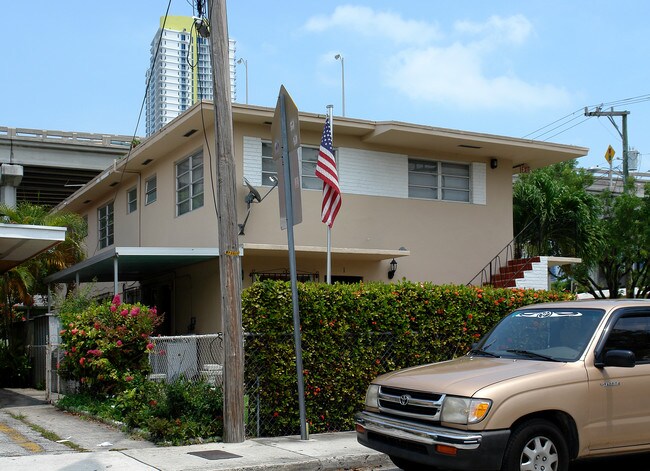 443 SW 4th Ave in Miami, FL - Building Photo - Building Photo