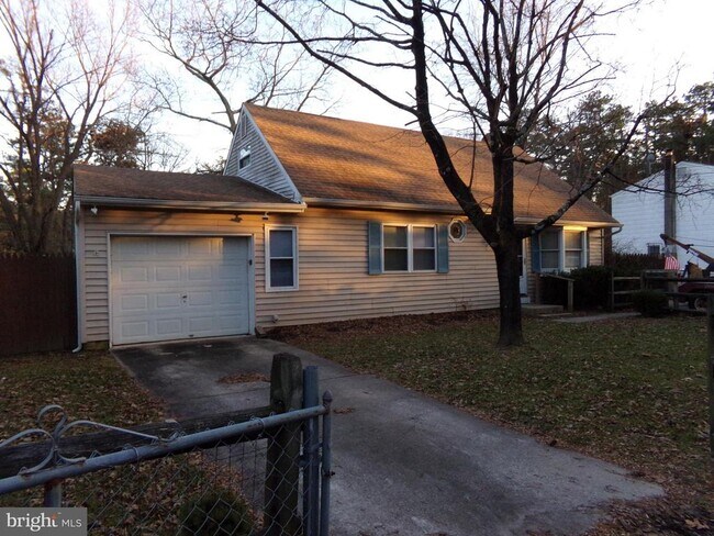 9 Lobelia Ave in Browns Mills, NJ - Building Photo - Building Photo
