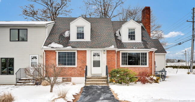 93 Elm St-Unit -1st Floor in Old Saybrook, CT - Building Photo - Building Photo