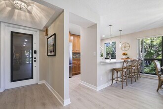 111 Brackenwood Rd in Palm Beach Gardens, FL - Building Photo - Building Photo