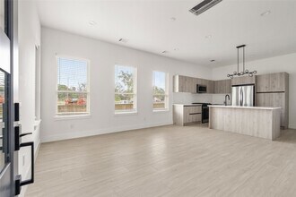 107 Tolima Dove St in Houston, TX - Building Photo - Building Photo